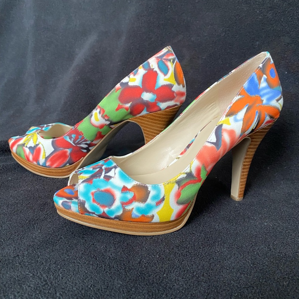 Nine West Flower and wood heels